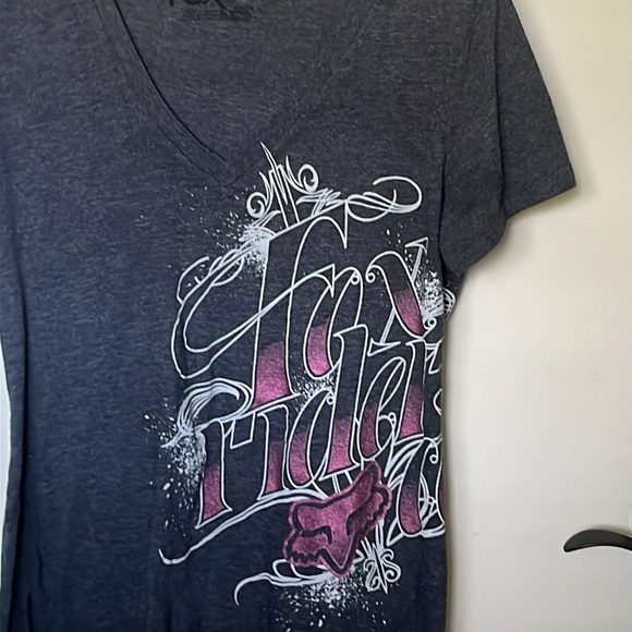 FOX v neck short sleeve tee NWOT - Picture 3 of 5